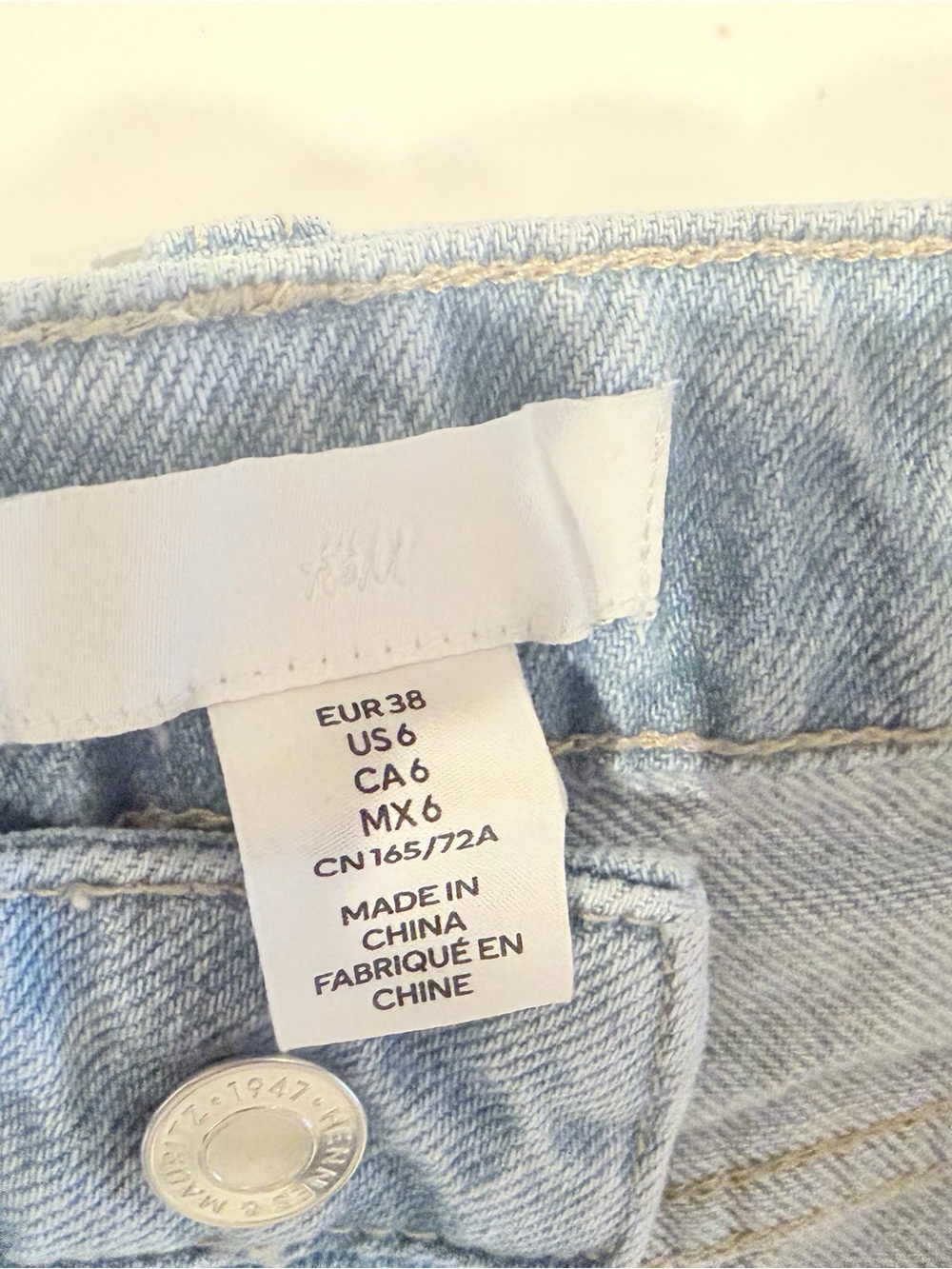 H&M High Waisted Straight Leg Jeans Light Wash Size 6 - Picture 3 of 5